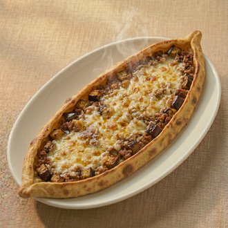 Kıymalı Patlıcanlı Kaşarlı Pide görseli