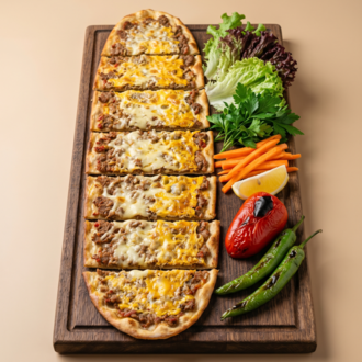 Yumurtalı Kaşarlı Etli Ekmek görseli