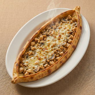 Tavuklu Mantarlı Kaşarlı Pide görseli