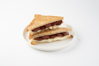 Beyaz Ekmek Kaşarlı Sucuklu Tost görseli