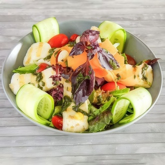 Hellim Peynirli Salata görseli