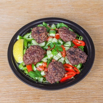 Köfteli Salata görseli
