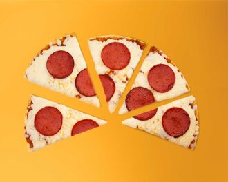 Pizza Pepperoni (Orta) görseli