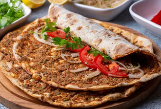 Lahmacun görseli