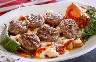 Yoğurtlu Köfte görseli