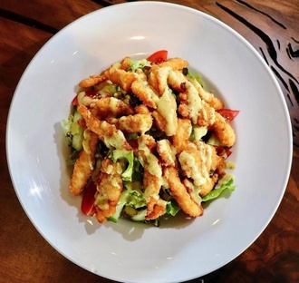 Çıtır Tavuklu Salata görseli