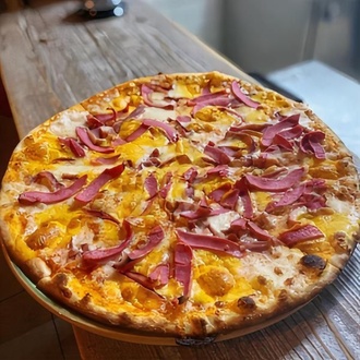 Füme Etli Cheddar Peynirli Pizza görseli