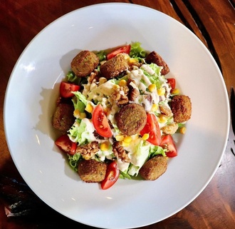 Falafel Salata görseli