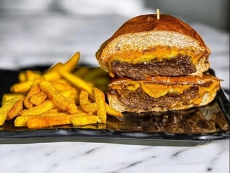 Double Hot Burger görseli