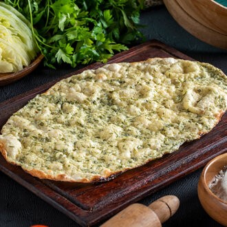 Beyaz Peynirli Lahmacun görseli