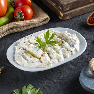 Yoğurtlu Patlıcan Salata görseli