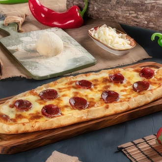 Sucuklu Kaşarlı Pide görseli