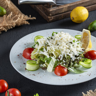 Beyaz Peynirli Salata görseli