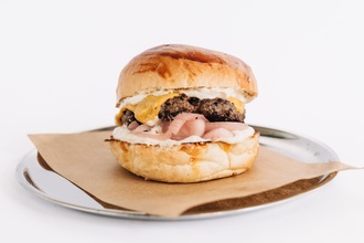 Trüflü Cheddarlı Burger görseli