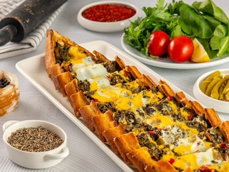 Ispanaklı Yumurtalı Pide görseli