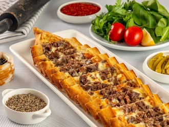 Kavurmalı Kaşarlı Pide görseli