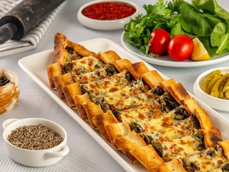 Ispanaklı Kaşarlı Pide görseli