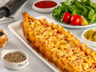 Tavuk Kaşarlı Pide görseli
