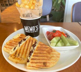 Kavurmalı Kaşarlı Bazlama Tost görseli