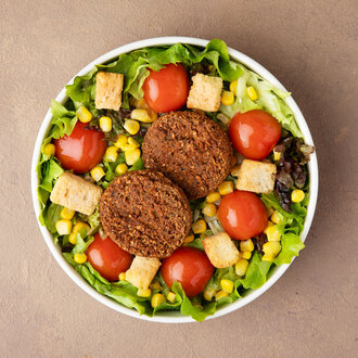 Falafelli Salata görseli