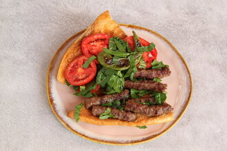 Yarım Ekmek Arası Tereyağlı Ödemiş Köfte görseli