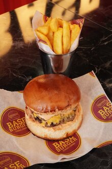 Hot Base Burger görseli