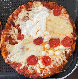 4 Peynirli Pidza görseli