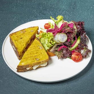 Füme Etli Kuru Domatesli Tost görseli