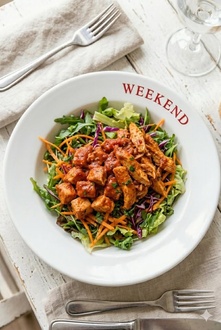 Acı Tavuklu Salata görseli