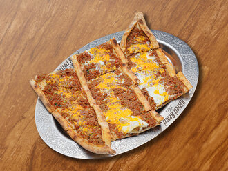 Kıymalı Yumurtalı Pide görseli