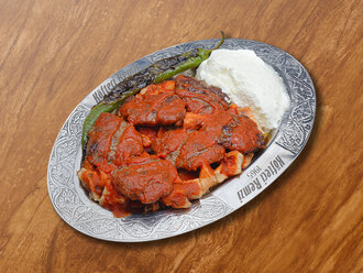 Yoğurt Soslu Köfte görseli