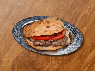 Puf Ekmek Arası Köfte görseli