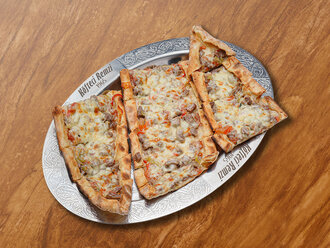 Kuşbaşı Kaşarlı Pide görseli