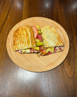 Ayvalık Ekmeğine Yengen Tost görseli