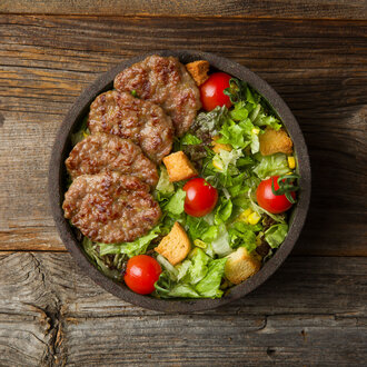 Izgara Köfteli Salata görseli