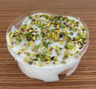 Beyaz Çikolatalı Fıstıklı Profiterol görseli