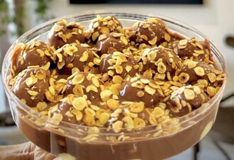 Sütlü Çikolatalı Fındıklı Profiterol (1 Kg.) görseli