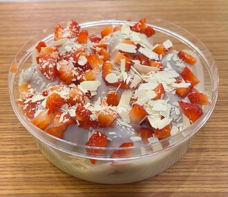 Beyaz Çikolatalı Çilekli Profiterol (500 Gr.) görseli