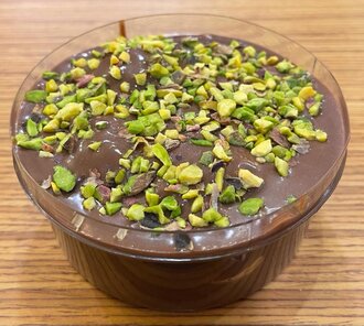 Sütlü Çikolatalı Fıstıklı Profiterol görseli