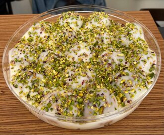 Beyaz Çikolatalı Fıstıklı Profiterol (1 Kg.) görseli
