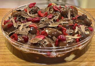 Bitter Çikolatalı Vişneli Profiterol (1 Kg.) görseli