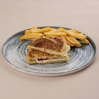 Bazlama Ekmeğine Peynirli Tost görseli