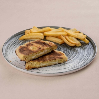 Bazlama Ekmeğine Kaşarlı Tost görseli