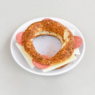 Kaşarlı Sucuklu Simit görseli
