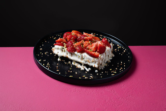 Beyaz Çikolatalı Çilekli Jumbo Waffle görseli