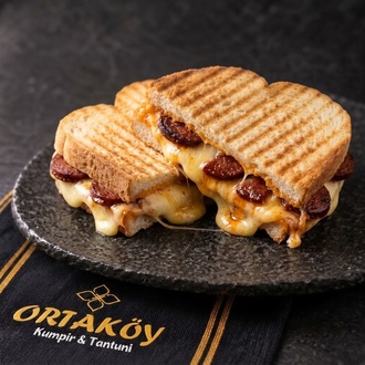 Ayvalık Ekmeğine Sucuklu Kaşarlı Tost görseli