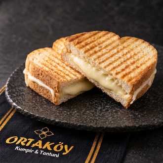 Ayvalık Ekmeğine Kaşarlı Tost görseli