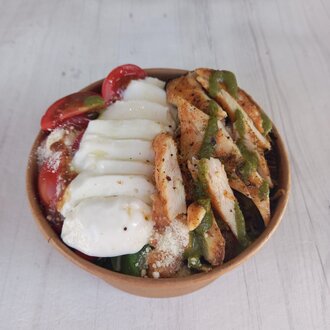 Izgara Tavuklu Kase (Grilled Chicken Bowl) görseli