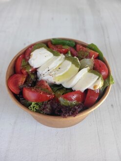 Taze Mozzarella Salata (Fresh Mozza Salad) görseli