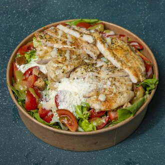 İnsalata Caesar Con Pollo (Chicken Caesar Salad) görseli